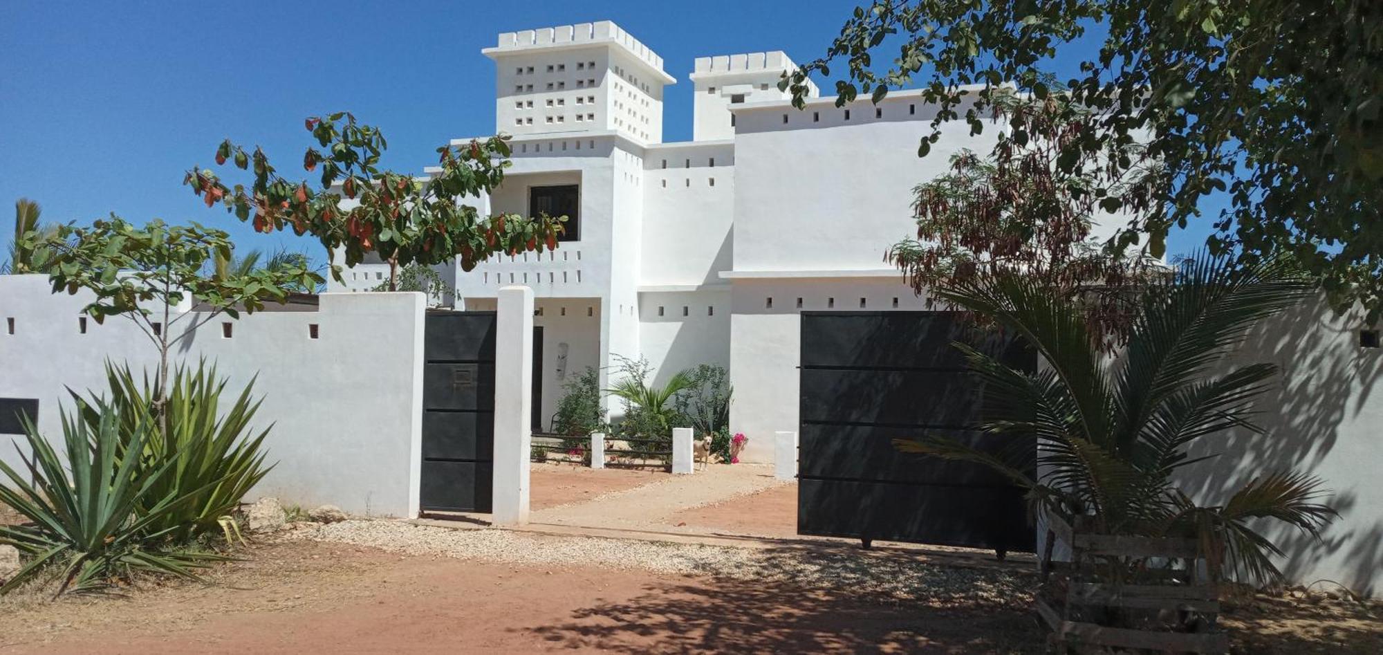Cytyz Appart Hotel Mahajanga Exterior photo